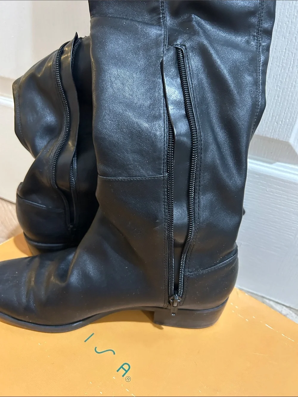 Unisa Black Knee-High Leather Boots for Women